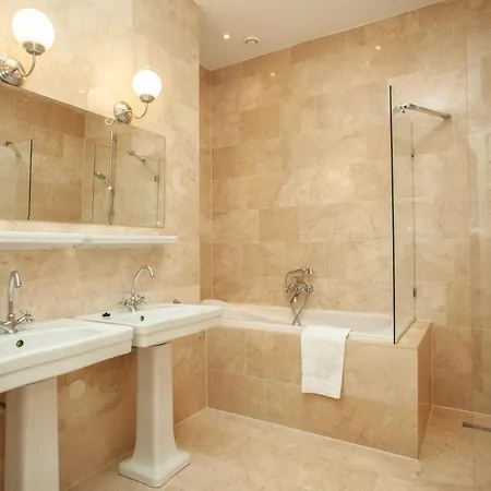 Stayci Serviced Apartments Royal Nassau Apartment